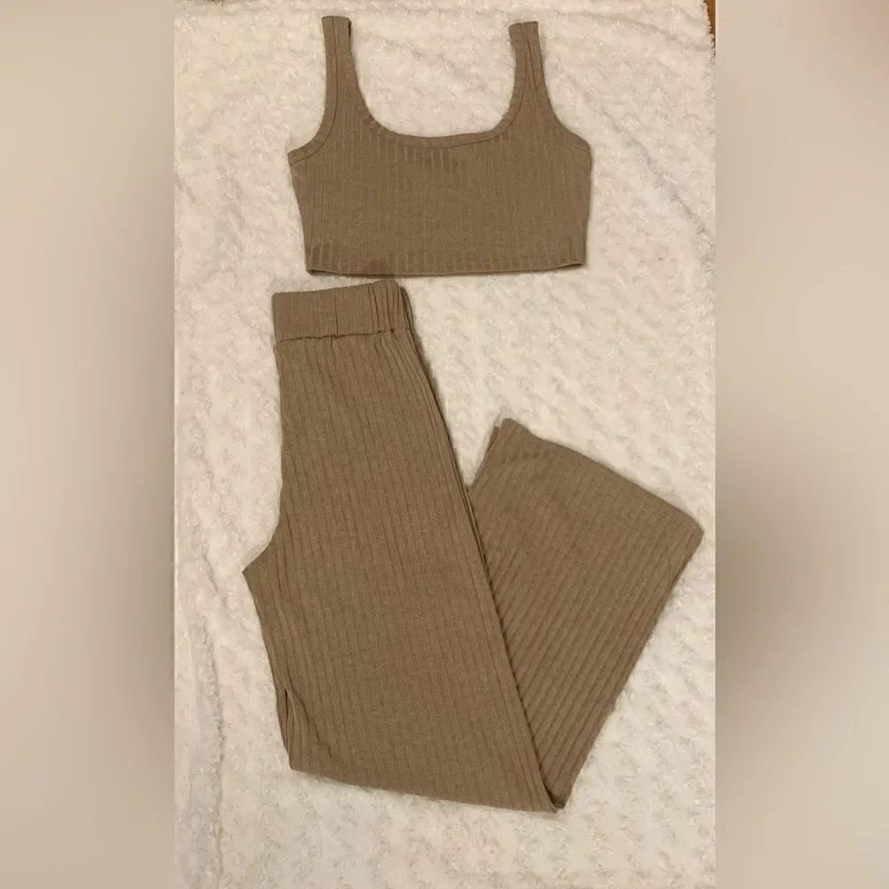 Pink Lily EUC beige crop top and wide leg pant set Size small